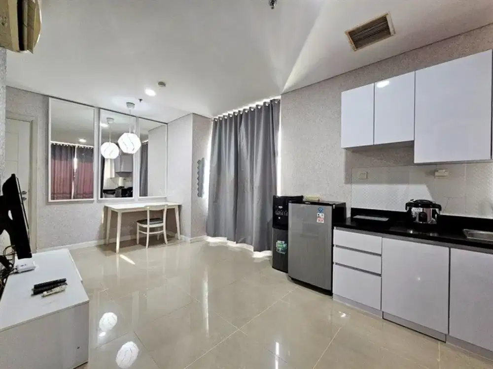 Sebrang Sogo Mall Central Park, Disewa 2BR Madison Park Furnished Interior City View, Fasilitas Kolam Renang, Gym, Billiard, Sky Garden.