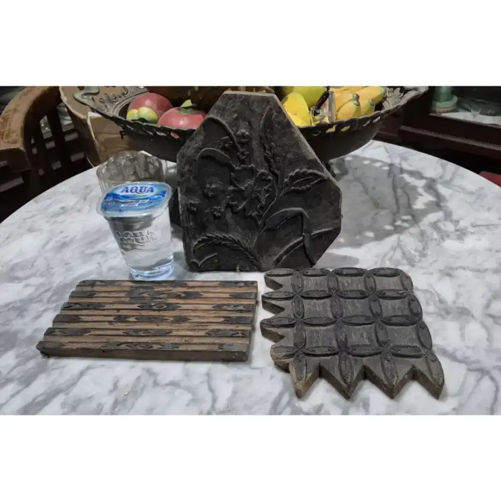 cap batik tua dari kayu jati antik
