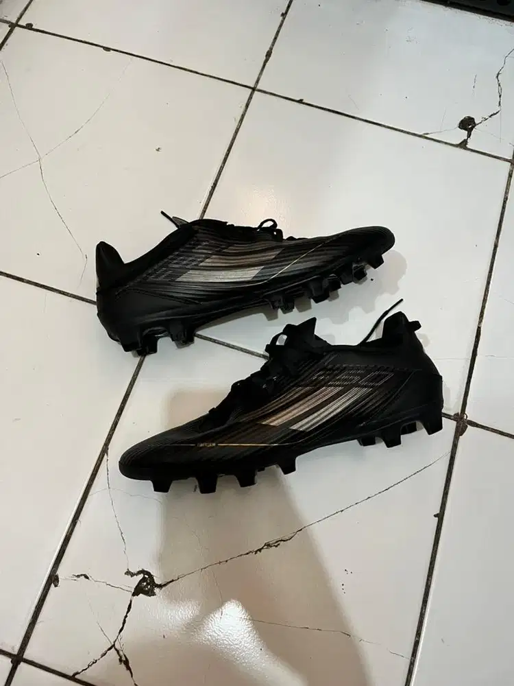 Sepatu Bola Adidas F50 Club