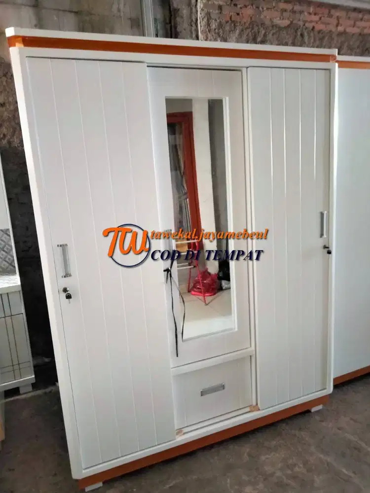 LEMARI PAKAIAN MODEL SLIDE PINTU GESER BAHAN KAYU TIBLOK PINTU 3 DAN 2