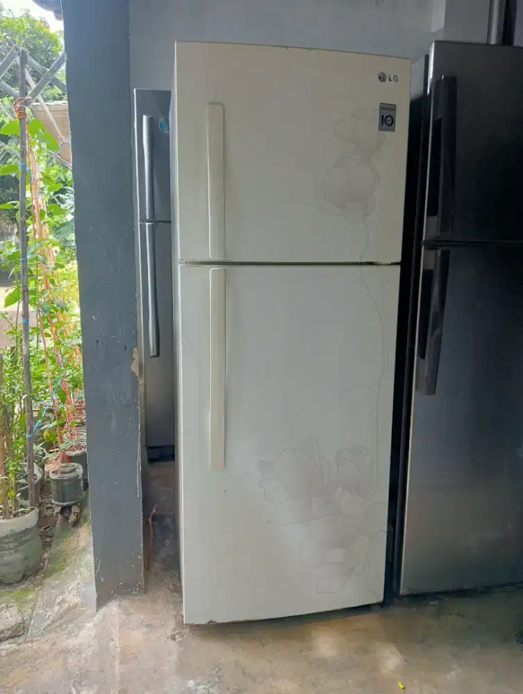 Di jual kulkas LG 2 pintu jumbo masih orisinil pabrik