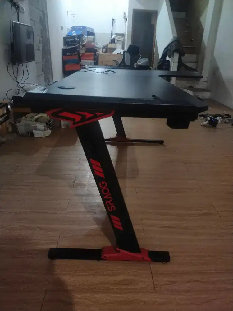 Meja gaming leter L lampu RGB siap pakai
