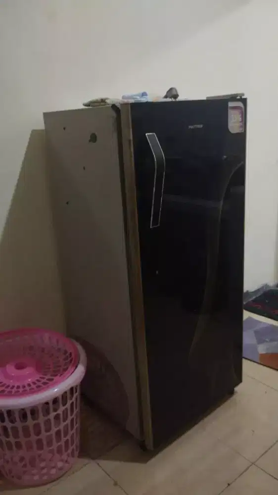 Kulkas Polytron 1 pintu masih dingin dengan beberapa minus