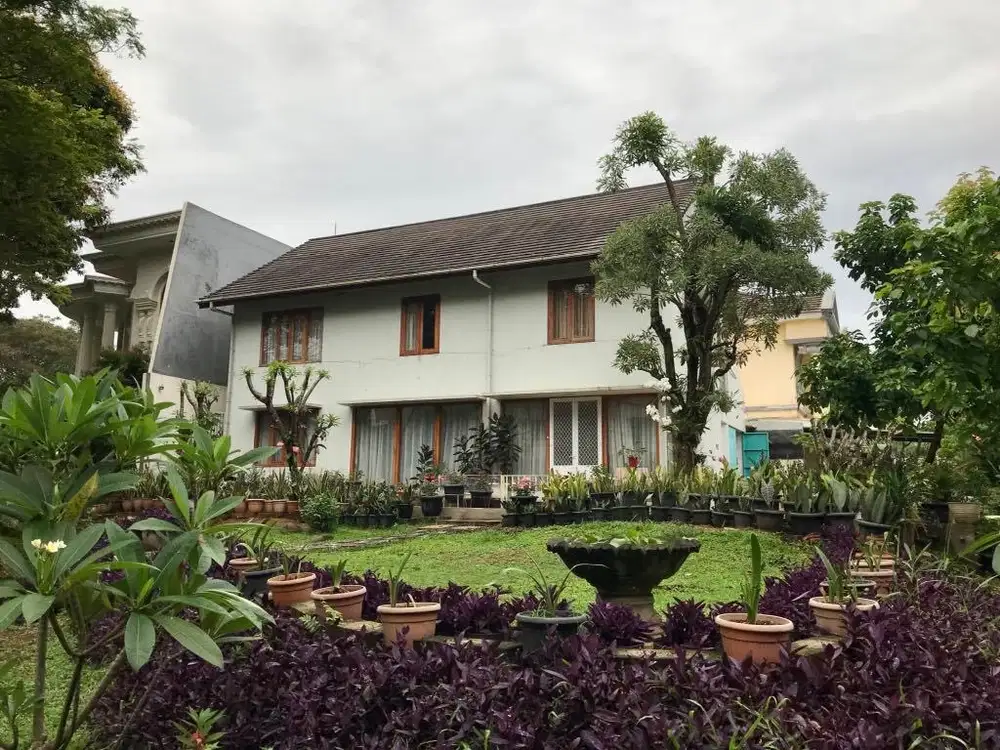 Rumah Cantik di Taman Giri Loka HOOK + Garden