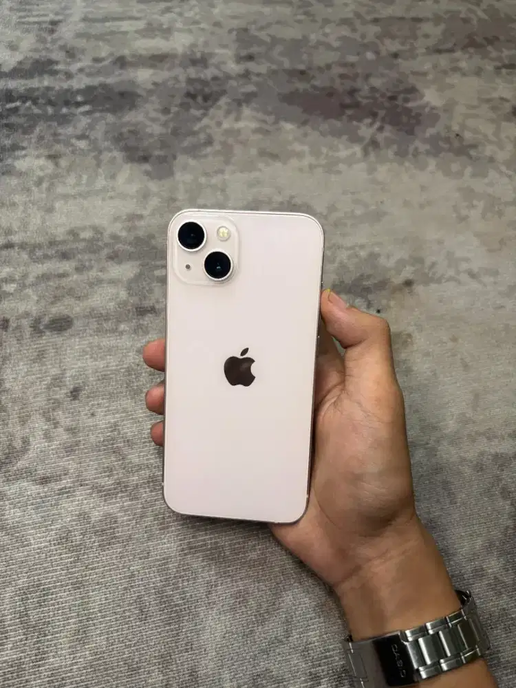 iPhone 13 256GB Warna Starlight