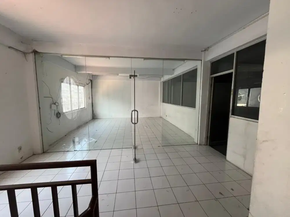 Gudang + Kantor 3 Lantai Elang Laut PIK Jakarta Utara: Lengkap Ada Lift Barang & Ruang Live!