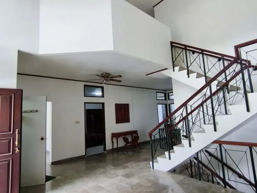 Yn. DISEWAKAN RUMAH SETRADUTA BANDUNG, TOL PASTEUR, UNIV MARANATHA, MALL D'BOTANICA