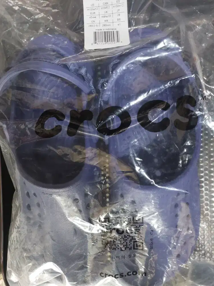Sandal Crocs warna biru size 41-42