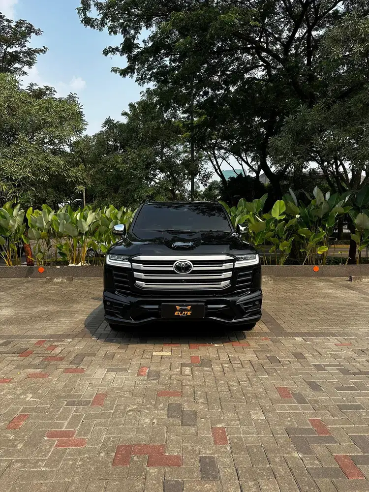 Toyota Land Cruiser 300 VXR Bergaransi