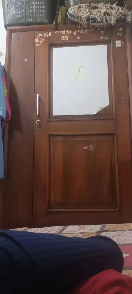 Dijual lemari antik dan klasik,kayu jati asli, harga nego yaa