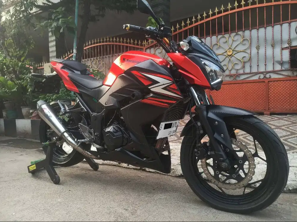 KAWASAKI NINJA Z250 FI Istimewa Mulus Orange Hitam Km17rb Naked Bekasi