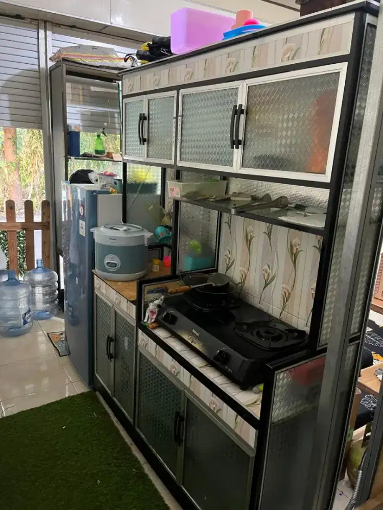 Rak piring besar dan lengkap