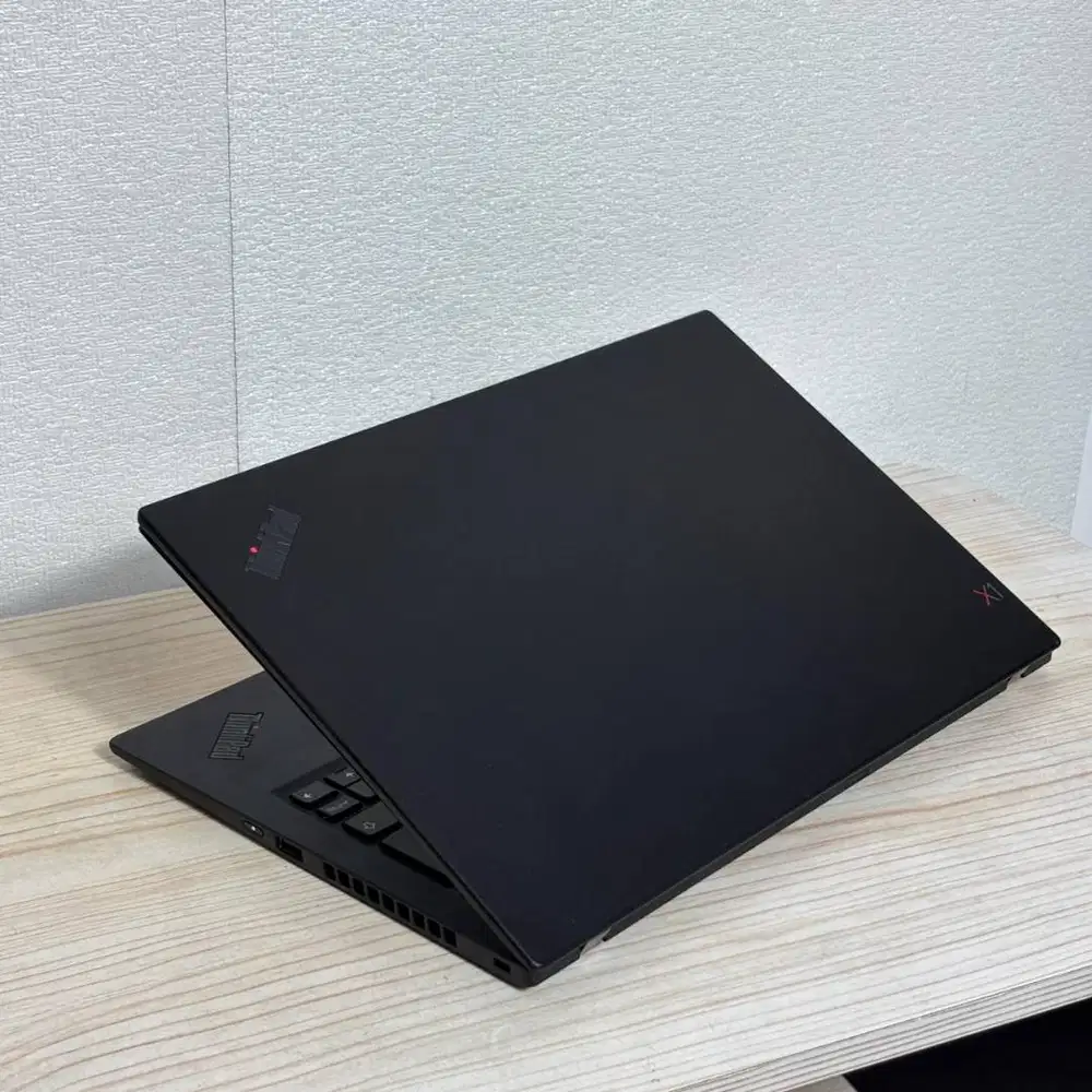 PROMO Lenovo ThinkPad X1 Carbon 7th Gen Core i7 RAM 16GB/256GB Normal