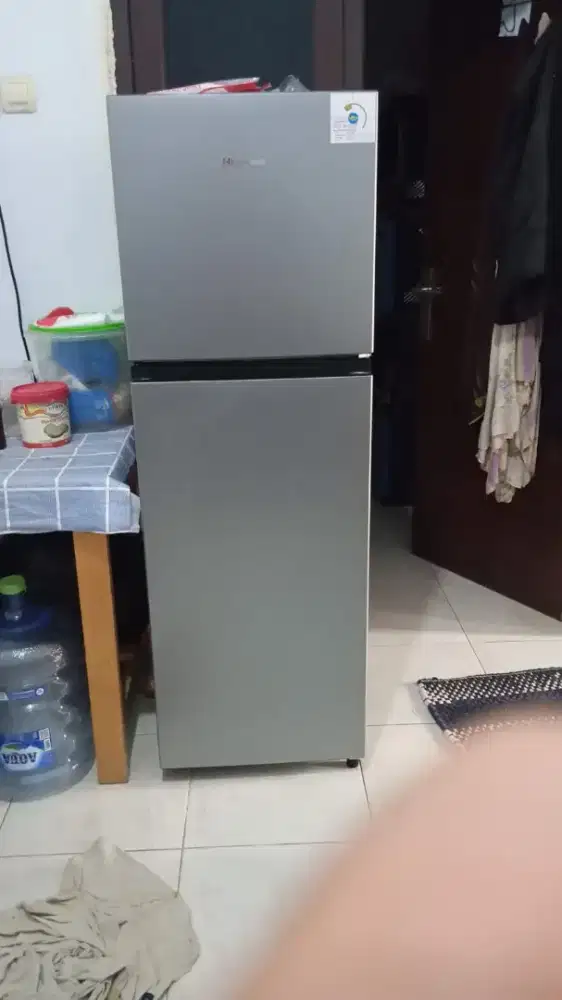 Kulkas 2 Pintu Hisense RT208N4ISN Kondisi Baik'