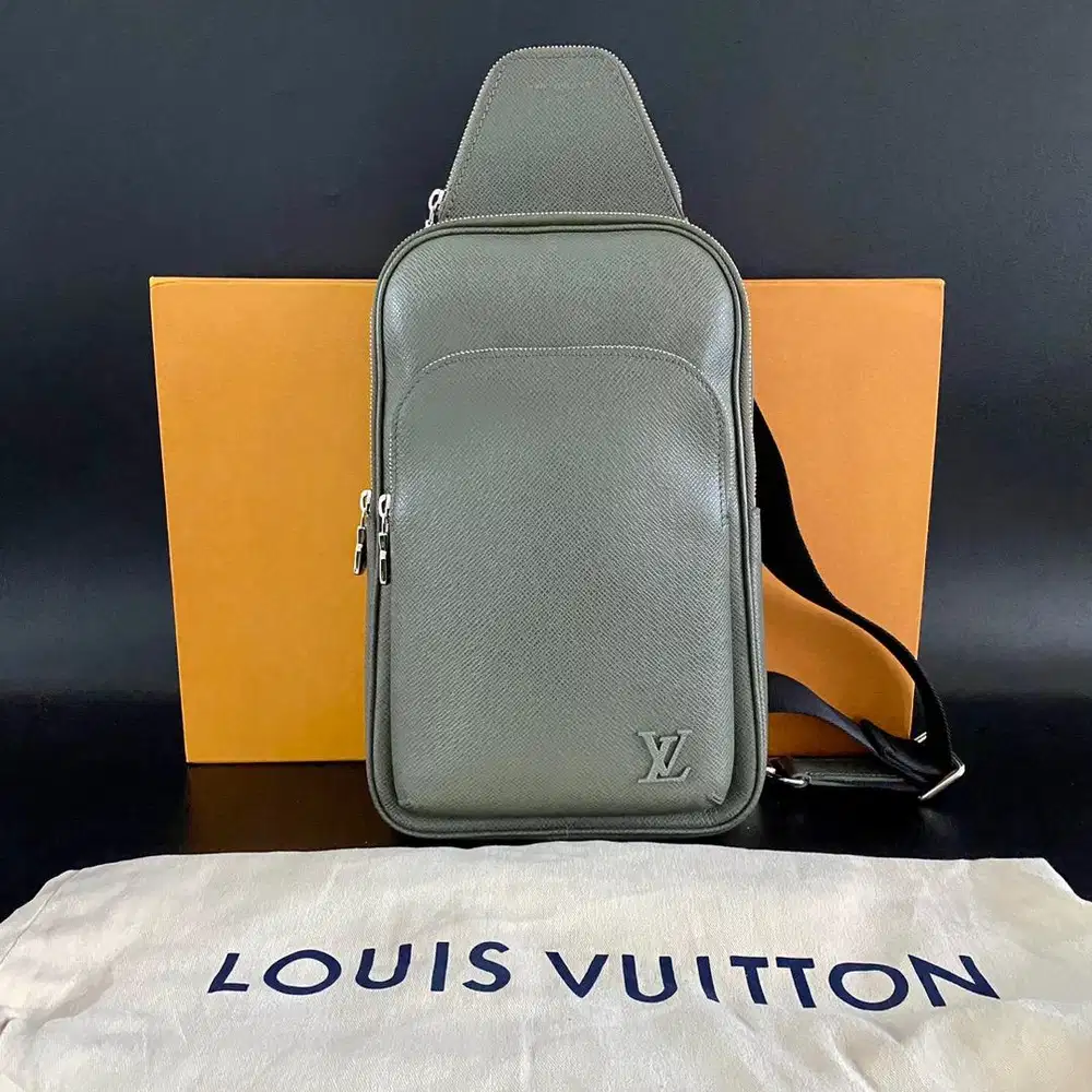 Louis Vuitton Avenue Taiga Leather Sling Bag NBU