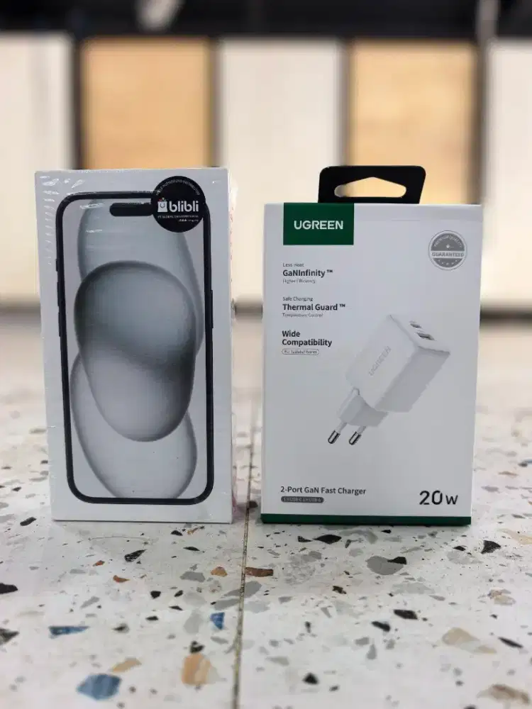 BARU!!! iPhone 15 128 GB Garansi resmi bonus adaptor ugrgeen