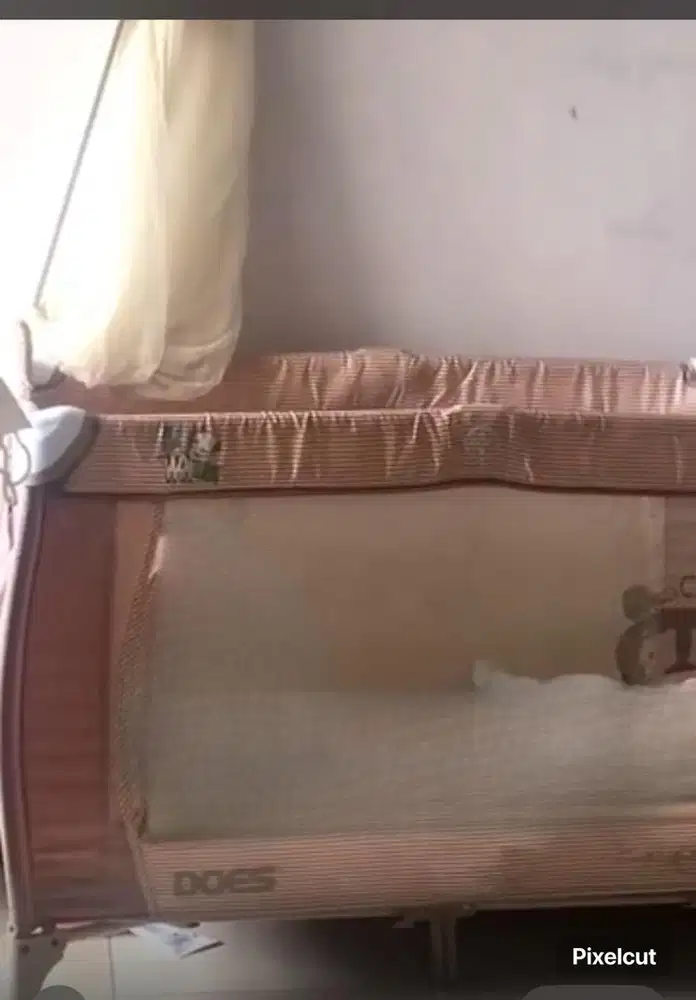 Ranjang bayi besi