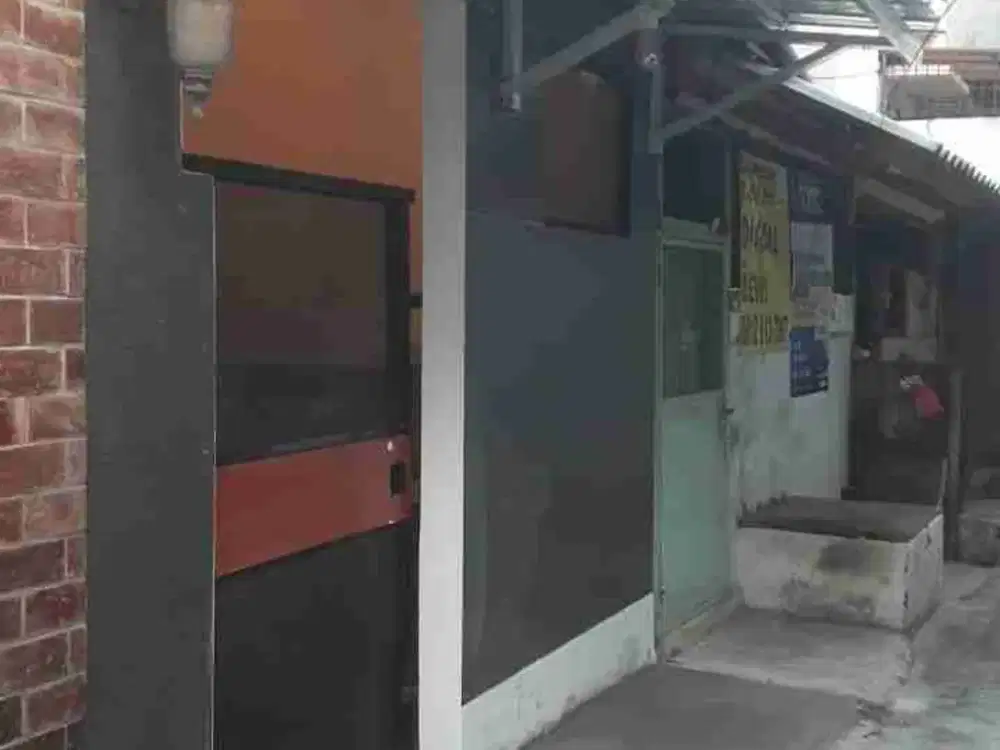 dijual rumah 5 kt cck untuk kos kosan