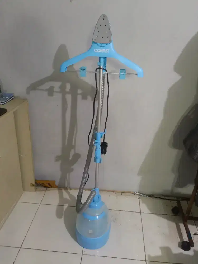 Setrika uap,cukup diisi air+pewangi untuk setrika pakaian