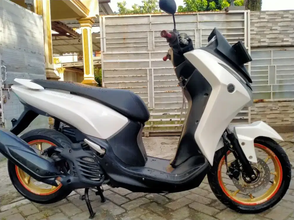 Yamaha Lexi lengkap motor sehat walafiat keterangan detail dibawah