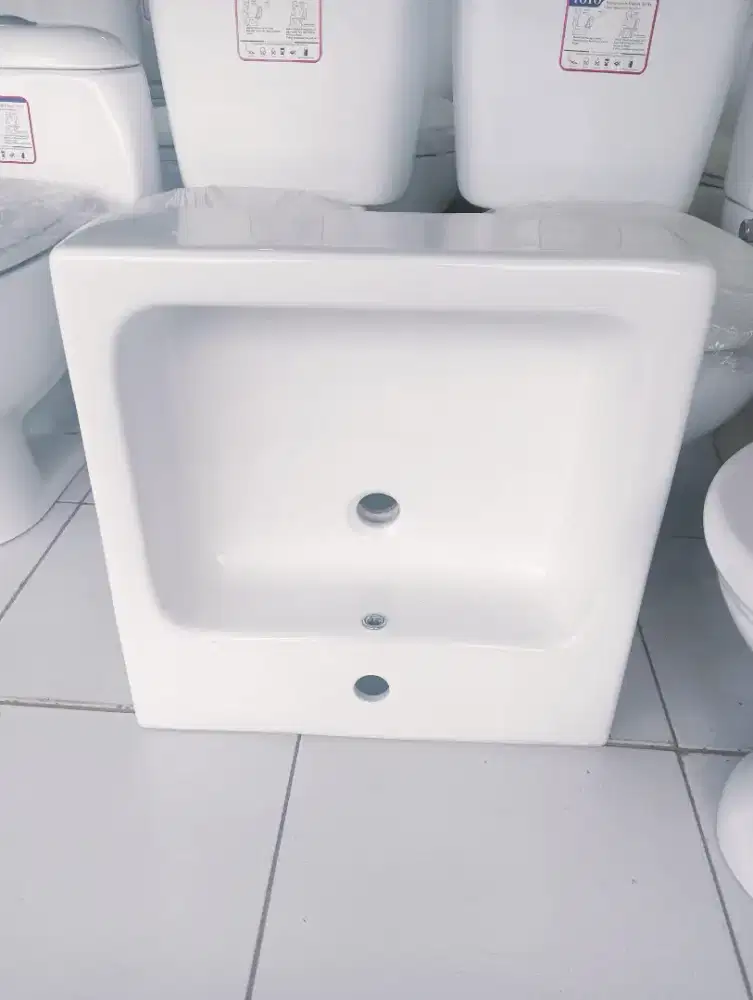 wastafel Toto model kotak