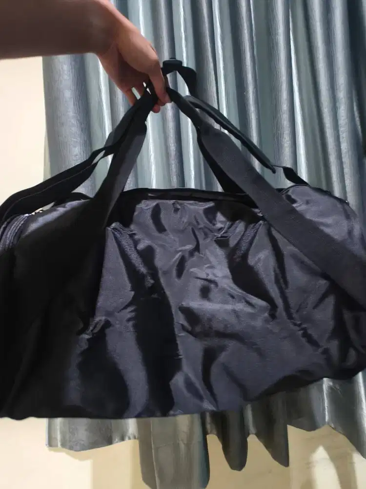 Tas gym travel bag multifungsi warna Black
