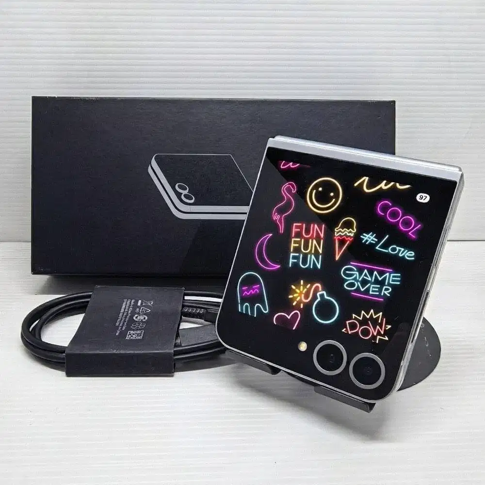 LIKE NEW! SAMSUNG GALAXY Z FLIP 6 5G 12/256 SILVER SEIN FULLSET SEIN A