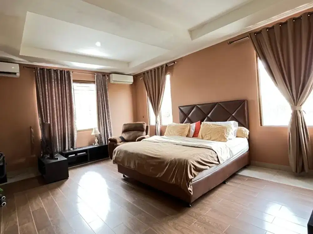 Puri Bintaro - DIJUAL Rumah Hoek Berlantai Marmer dengan Kamar Utama Luas - Harga Nett 4,5M!