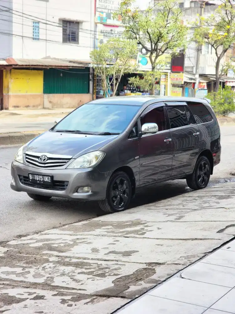 INNOVA V AT BENSIN 2011