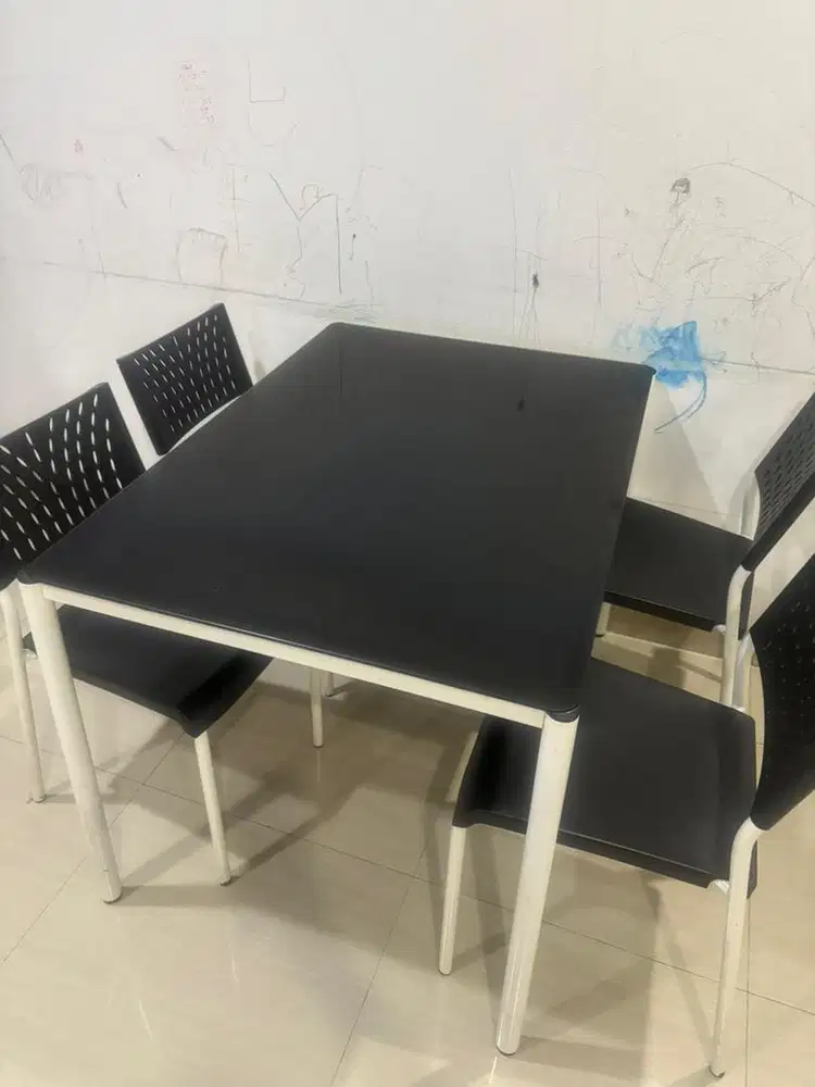 MEJA MAKAN TEMPERED GLASS