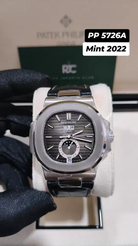 Jam tangan Patek Philippe Nautilus 5726A Perpetual Calendar Moonphase