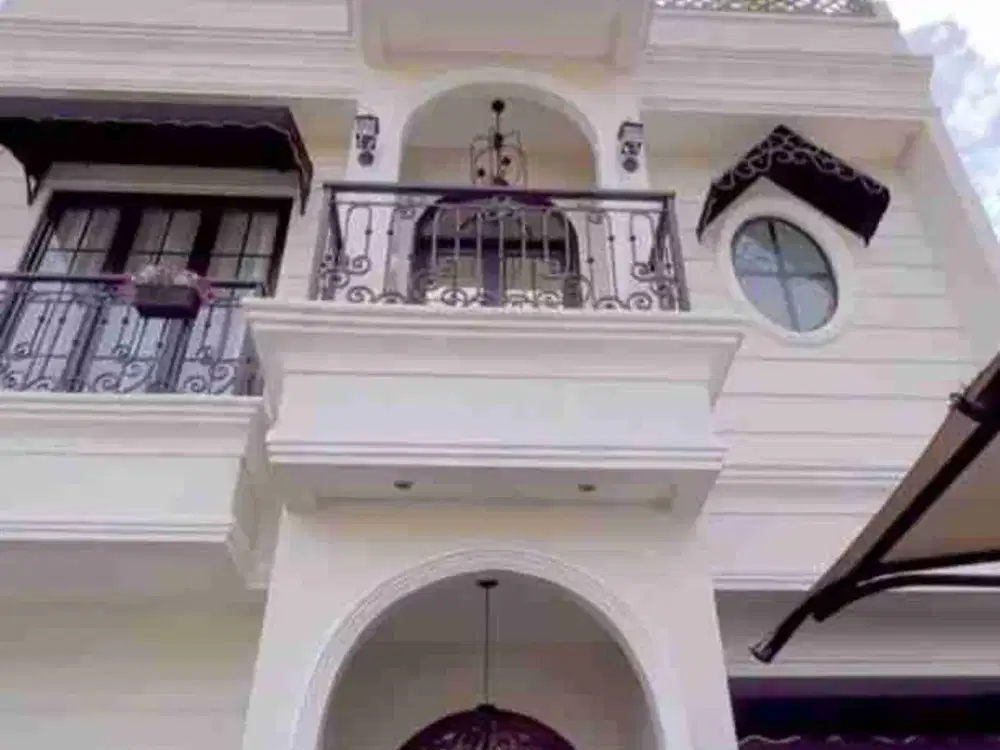 dijual rumah condet full furnish ada kolam renang