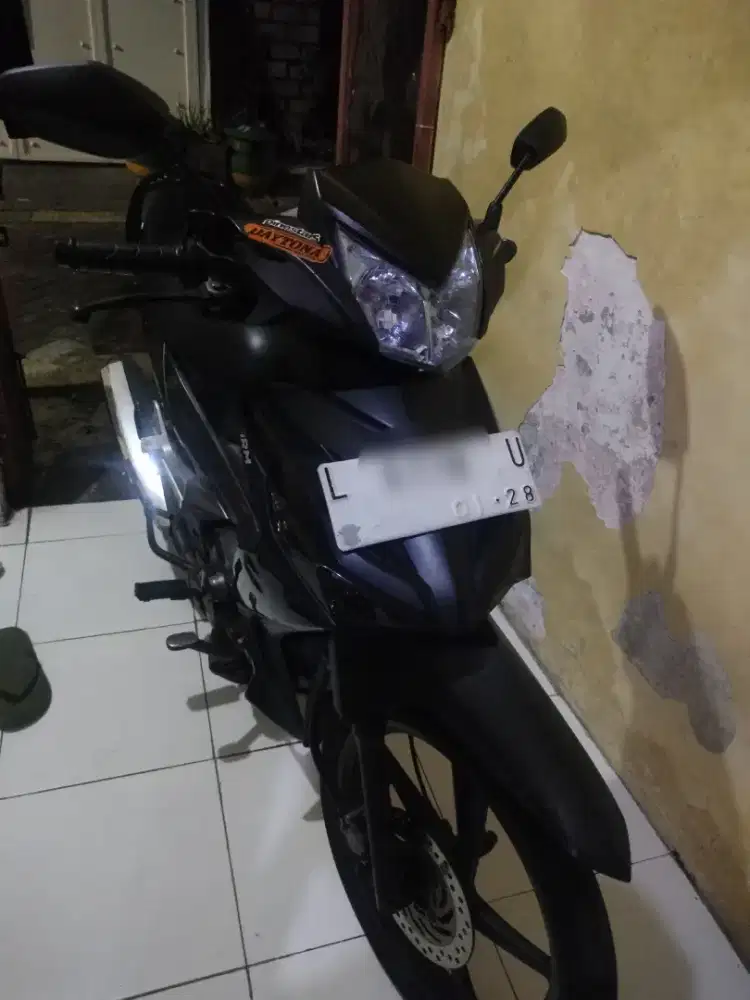 Supra x 125 Fi hitam