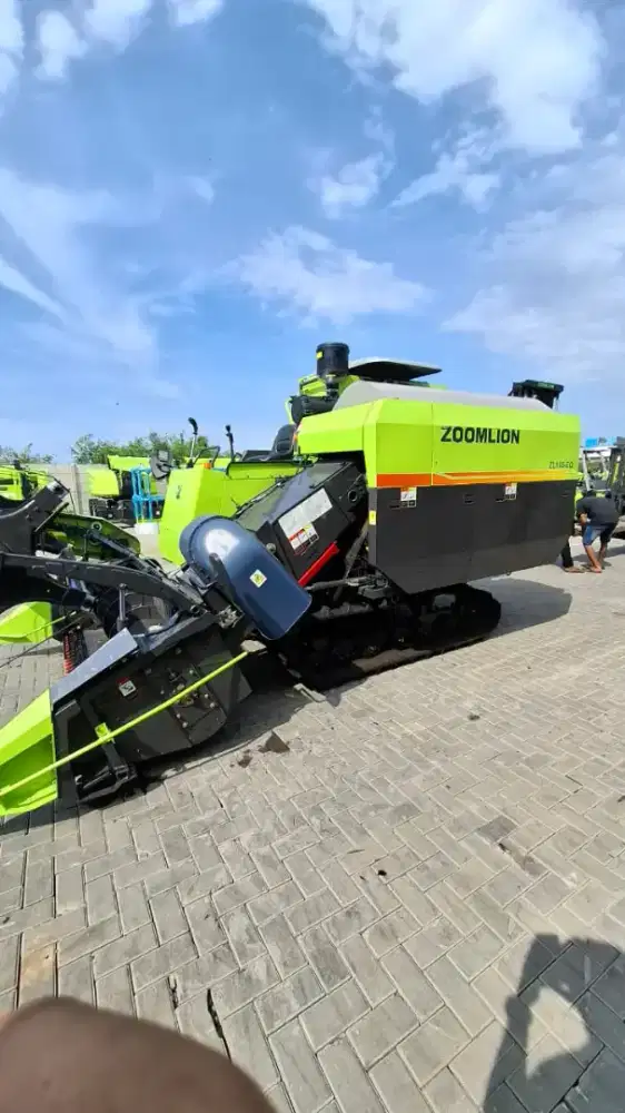 Combine Harvester zoomlion / Combi mesin panen padi