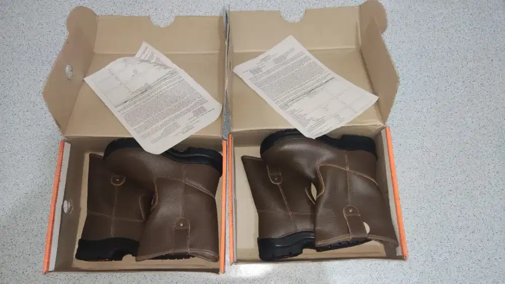 Sepatu safety krusher