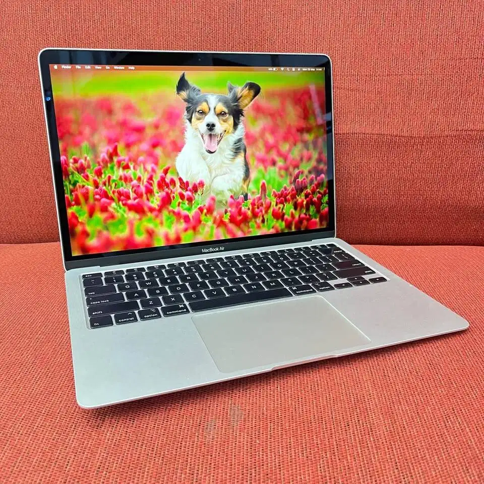 MacBook Air 13 inch 2020 i5 RAM 8/256GB