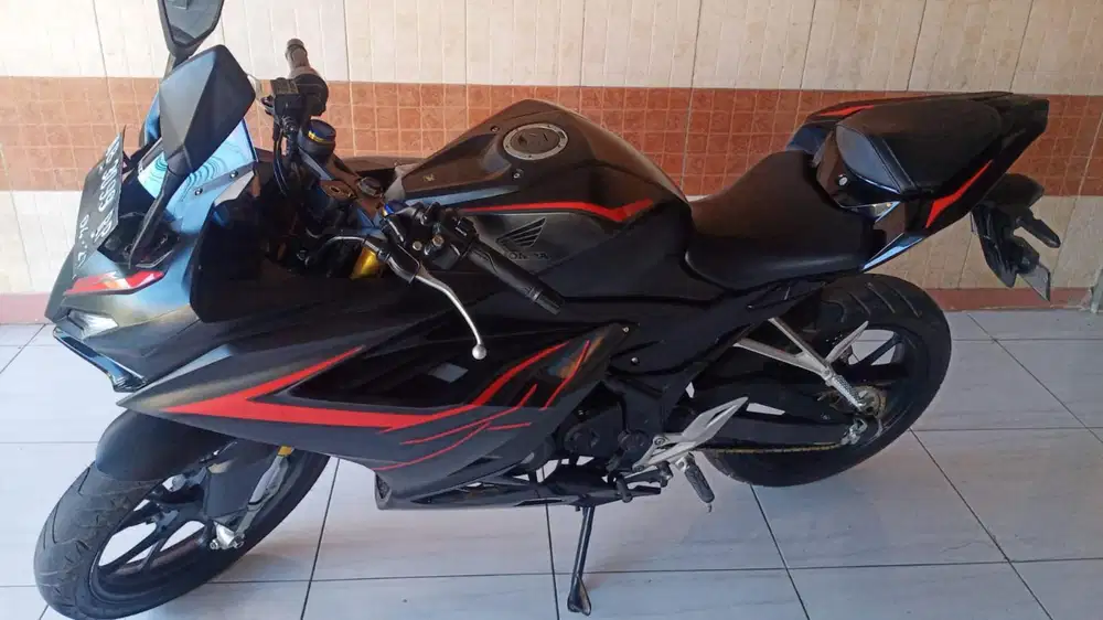 Cbr 150 hitam 2022 gbm bisa tunai atau kredit