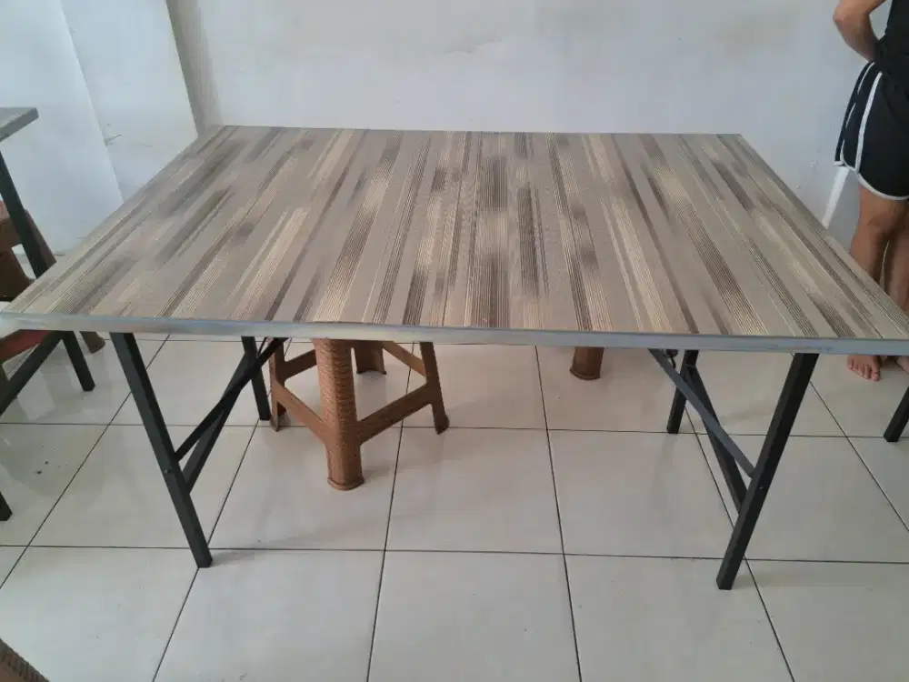 Meja makan kotak uk 140 x 100