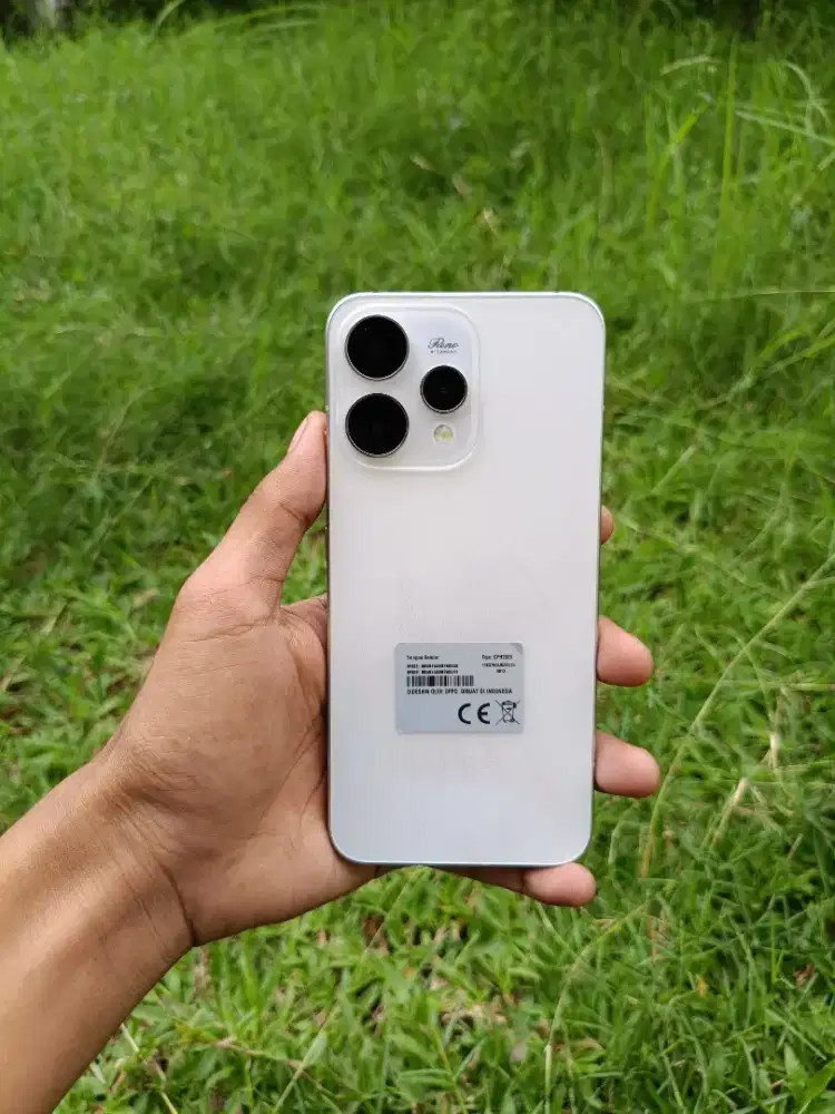 OPPO RENO 15 5G RAM 8/256 GB (MULUS)