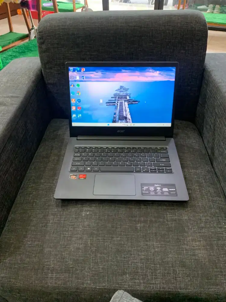 Laptop acer ryzen 3- ram 8- ssd 256 - vga 2 gb normal jaya