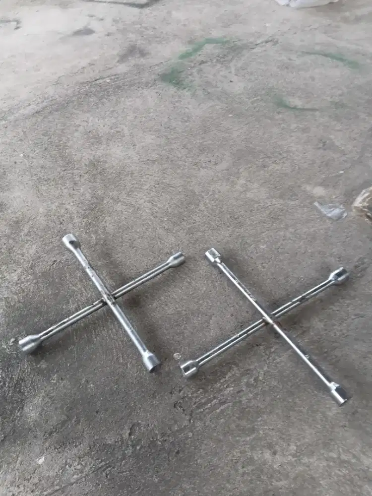 DI JUAL KUNCI RODA MOBIL