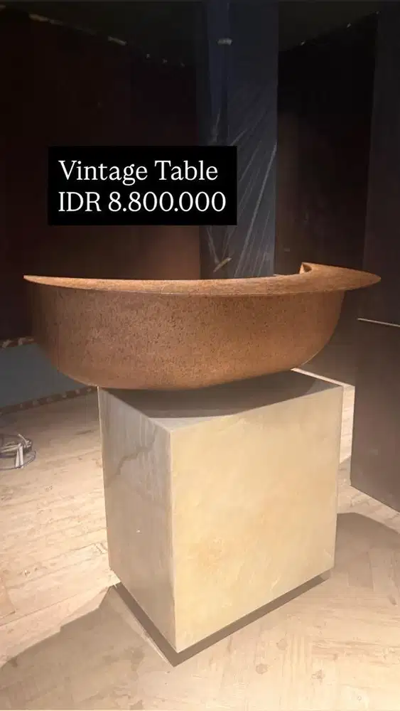 Meja Vintage Seperti Baru