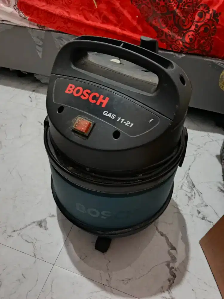 Penghisab debu (vacuum  bosch)