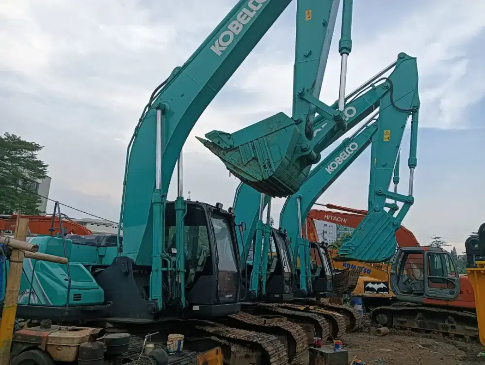 Excavator Kobelco Sk200-10