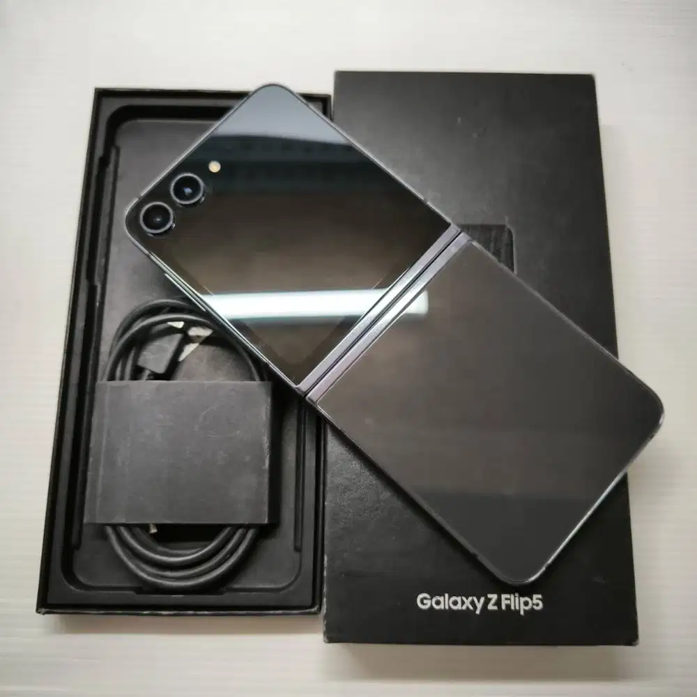 MULUS NO MINUS SAMSUNG GALAXY Z FLIP 5 5G 8/512 GRAPHITE RESMI SEIN FU