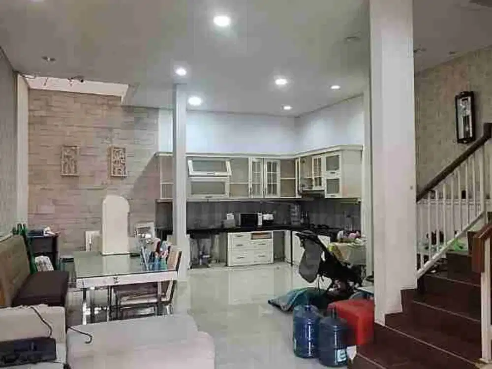 Dijual Rumah 3 lantai di Kelapa Molek Kelapa Gading