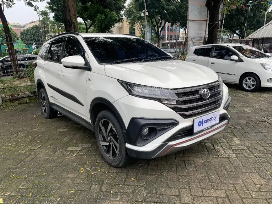 DP MURAH Toyota Rush 1.5 TRD Sportivo 7 Bensin-AT 2018 Putih CSIWB