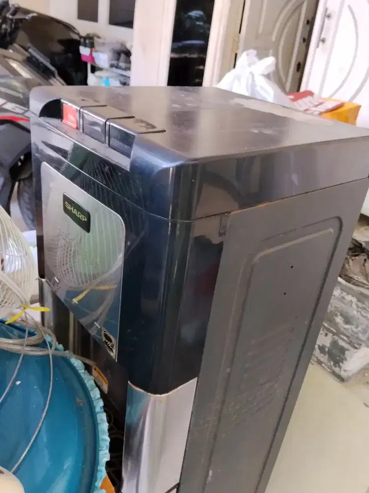 Dispenser sharp