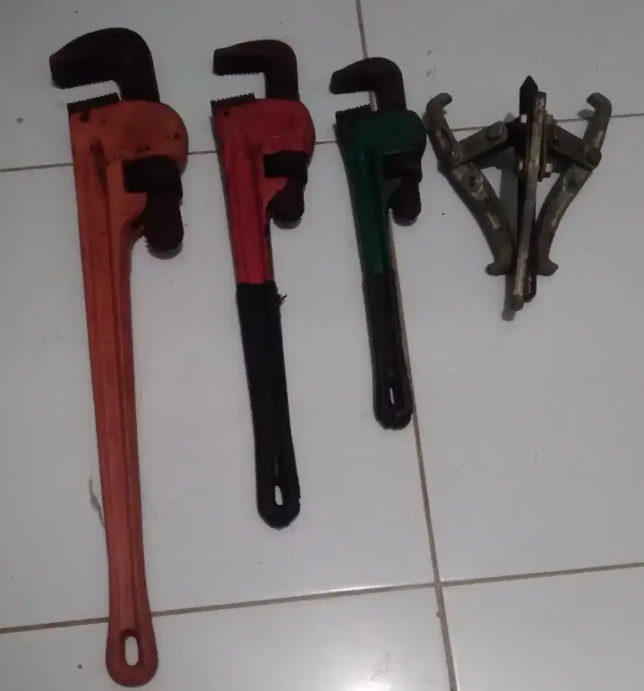 Jual kunci pipa dan treker ex project jarang dipakai.