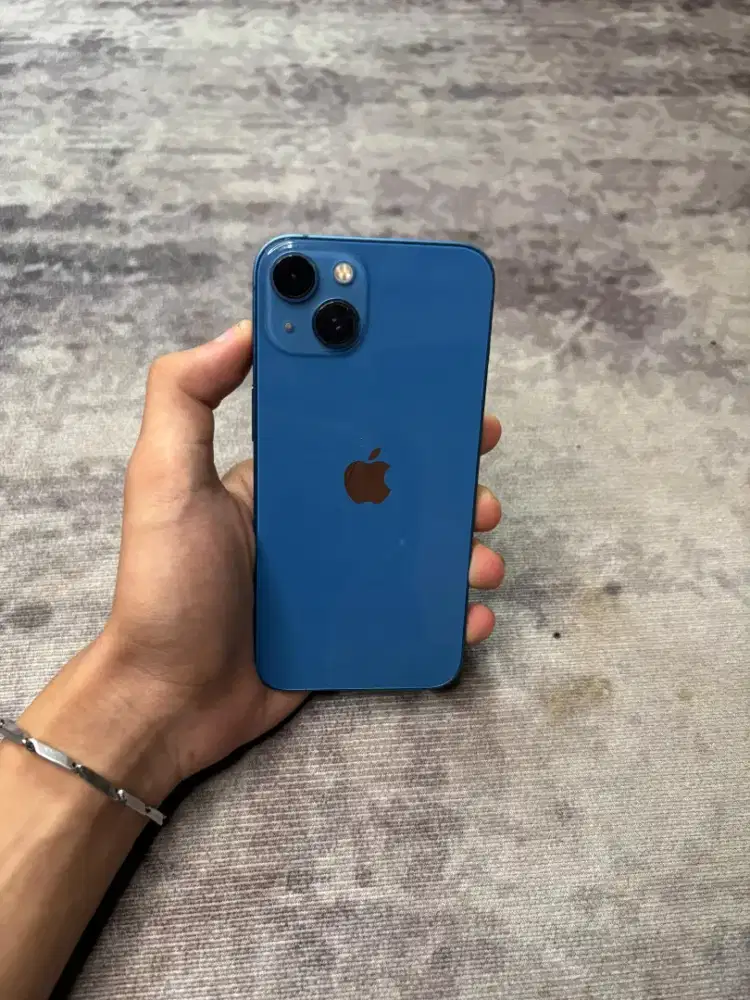 iPhone 13 256GB Warna Blue